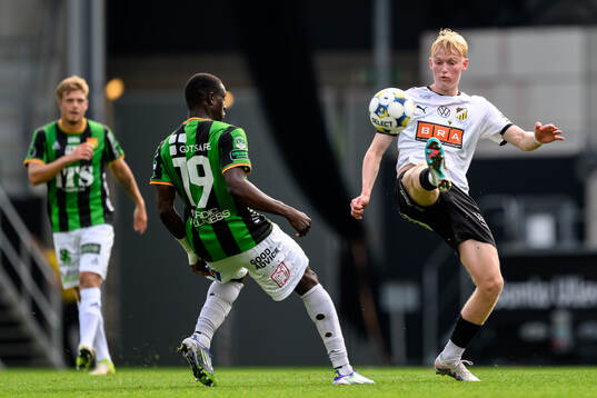 GAIS Ibrahim Diabate och Häckens Lasse Madsen