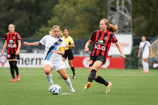 Djurgårdens Therese Åsland och Brommapojkarnas Alice