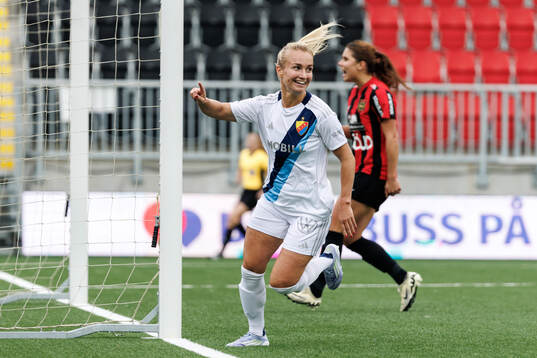 Bläddra bland fler bilder av Fotboll, Damallsvenskan, Brommapojkarna - Djurgården