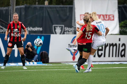 Djurgårdens Tove Almqvist gör 1-1 målet