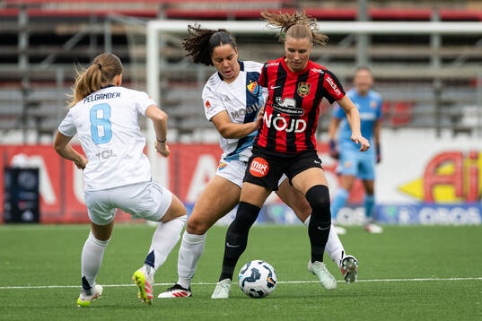 Djurgårdens Elsa Pelgander och Camille Ashe mot
