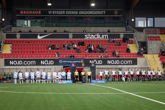 Djurgårdens och Brommapojkarnas spelare i en