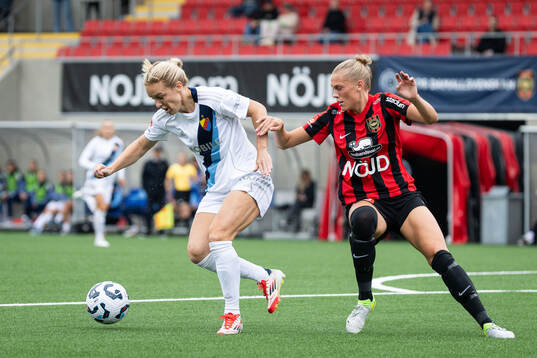 Djurgårdens Mimmi Larsson och Brommapojkarnas Amanda Wulff