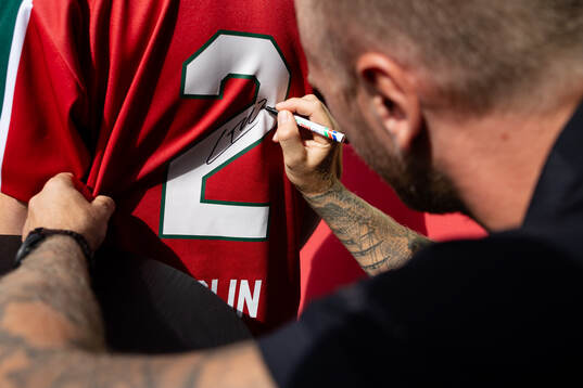 Christian Folin of Frölunda signs a jersey