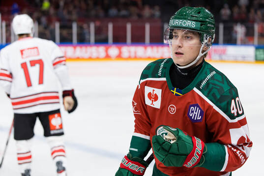 Jacob Peterson of Frölunda celebrates