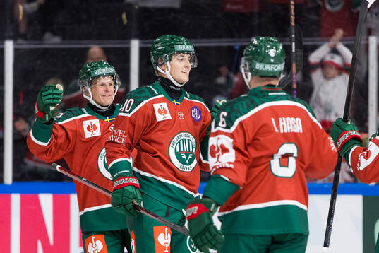 Jacob Peterson of Frölunda celebrates