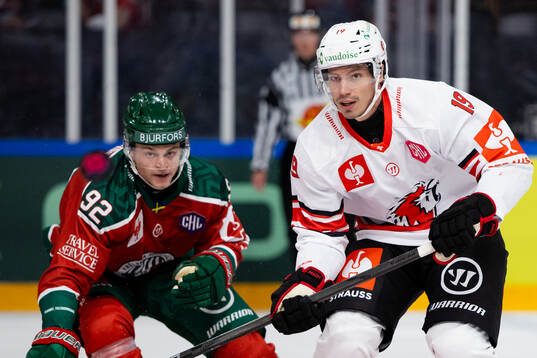 Filip Cederqvist of Frölunda and Michael Hugli of Lausanne