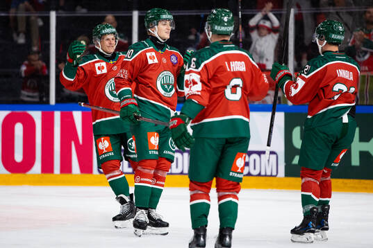 Jacob Peterson of Frölunda celebrates