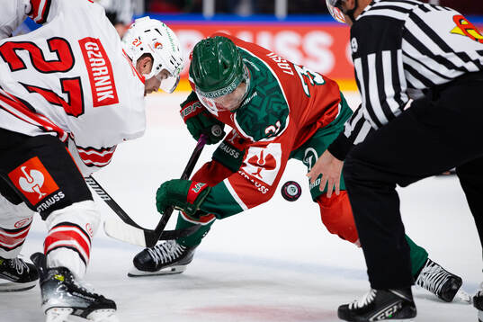 Austin Czarnik of Lausanne and Nicklas Lasu of Frölunda