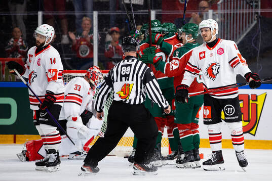 Noah Hasa of Frölunda celebrates