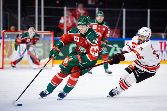 Filip Cederqvist of Frölunda and Benjamin Bougro of