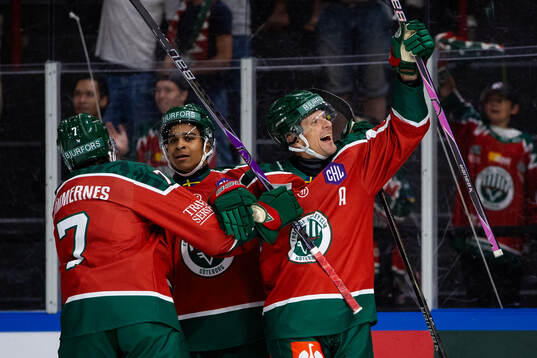 Nicklas Lasu of Frölunda celebrates