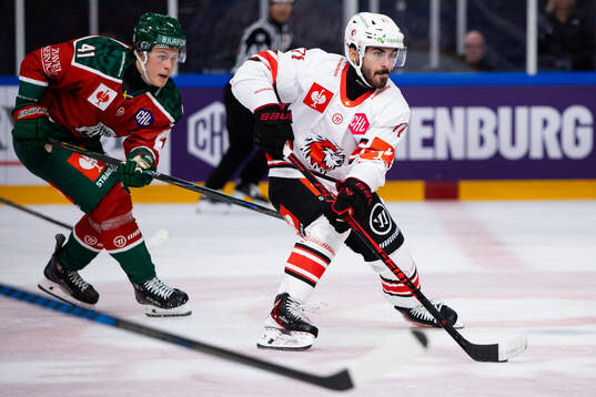 Ivar Stenberg of Frölunda and Benjamin Bougro of Lausanne
