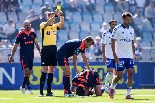 Djurgårdens Mikael Anderson har ont och IFK Norrköpings