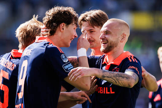 Djurgårdens August Priske Flyger och Adam Ståhl jublar