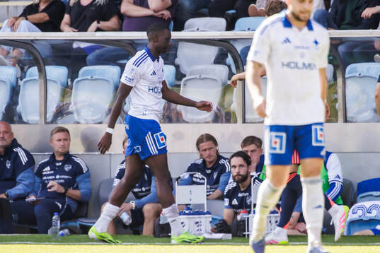 IFK Norrköpings Yahya Kalley blir utvisad