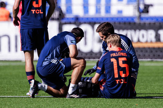 Djurgårdens Oskar Fallenius har ont