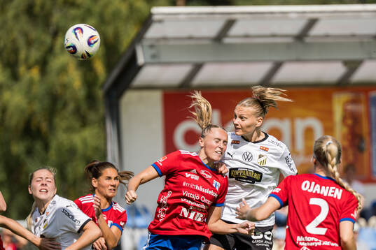 Vittsjös Olivia Wänglund och Häckens Stine Sandbech