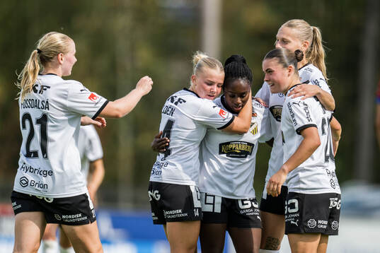 Häckens Matilda Nildén jublar och Monica Jusu Bah jublar