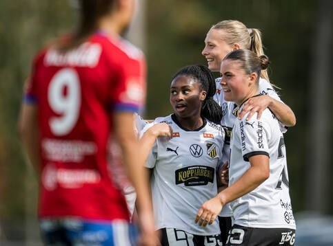 Häckens Monica Jusu Bah jublar
