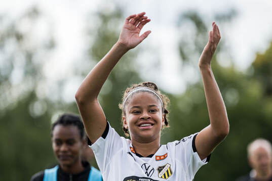 Häckens Felicia Schröder jublar