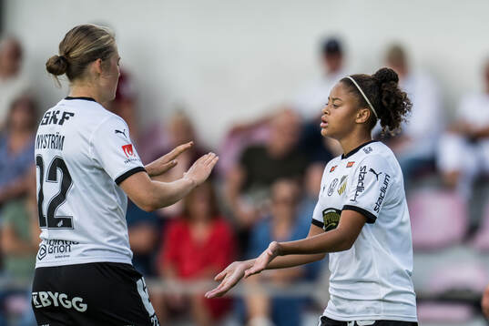 Häckens Felicia Schröder jublar