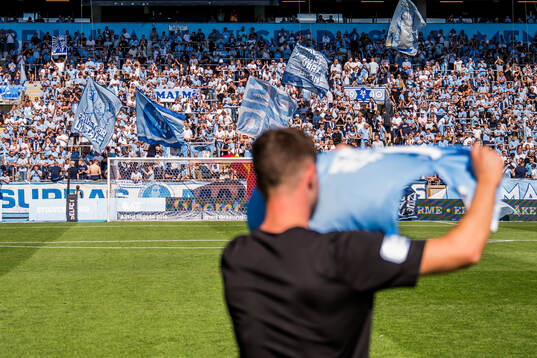 Malmö FFs Lasse Berg Johnsen uppmärksammas för 100