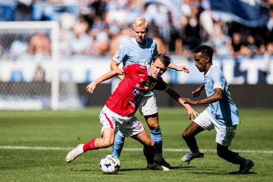 Degerfors Kazper Karlsson och Malmö FFs Otto Rosengren och