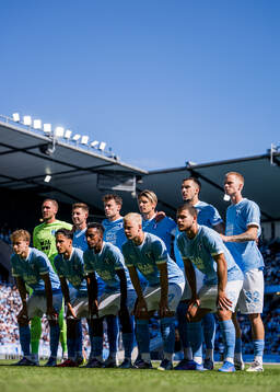 Malmö FFs startelva ställer upp för en lagbild