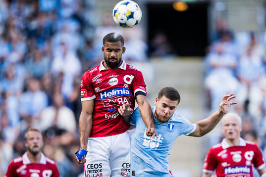 Degerfors Leon Hien och Malmö FFs Gabriel Busanello