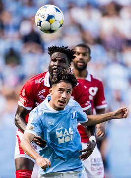 Malmö FFs Adrian Skogmar och Degerfors Nasiru Moro
