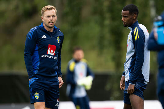 Assistant coach Sebastian Larsson and Alexander Isak of the