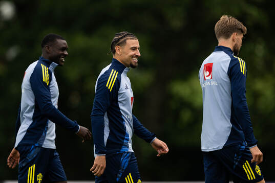 Ken Sema and Jordan Larsson of the Swedish national