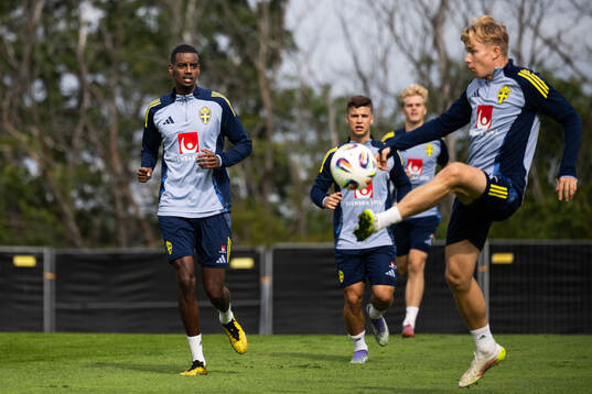 Alexander Isak and Daniel Svensson of the Swedish national
