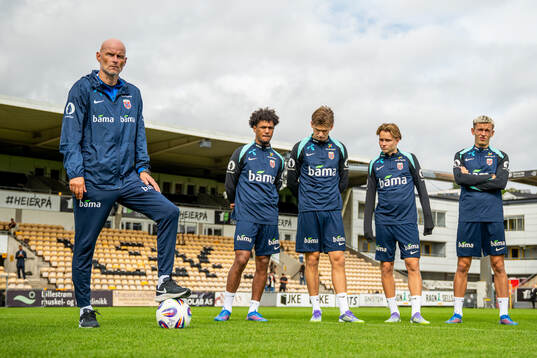 Head coach Ståle Solbakken, Oscar Bobb, Marcus Holmgren