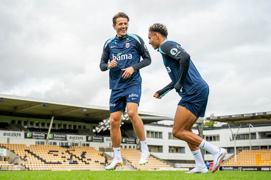 Sander Berge and Antonio Nusa of the Norwegian national