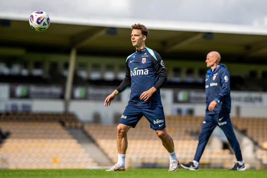 Felix Horn Myhre and Ståle Solbakken, head coach of the