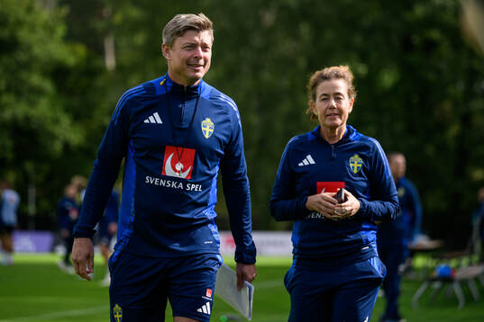 Head coach Jon Dahl Tomasson and press officer Petra