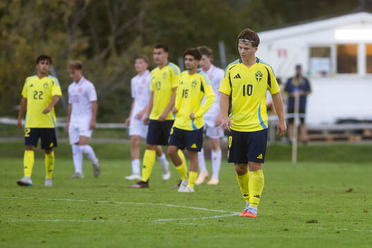 Alex Brönner of Sweden looks dejected