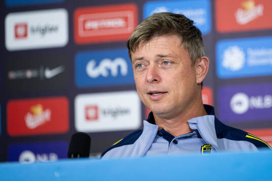 Head coach Jon Dahl Tomasson of the Swedish national