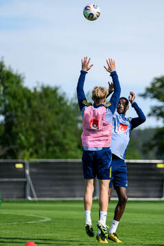 Daniel Svensson and Alexander Isak of the Swedish men's