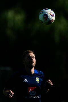 Assistant coach Sebastian Larsson of the Swedish men's