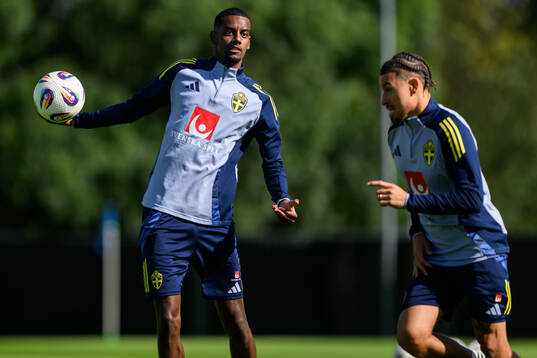 Alexander Isak and Jordan Larsson of the Swedish men's