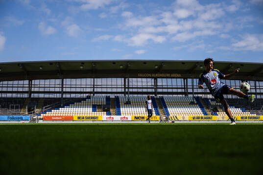 Matteo Perez Vinlöf of the Swedish under-21 national