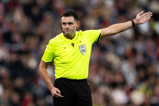 Referee Rob Hennessy