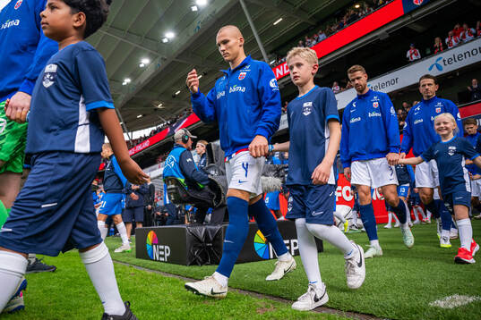 Leo Østigård of Norway enters the pitch