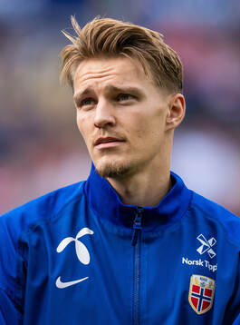 Martin Ødegaard of Norway line up