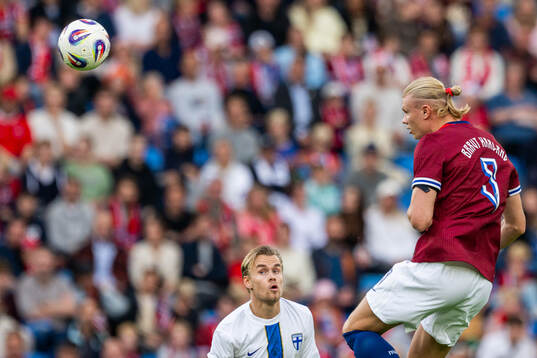 Santeri Väänänen of Finland and Erling Braut Haaland of