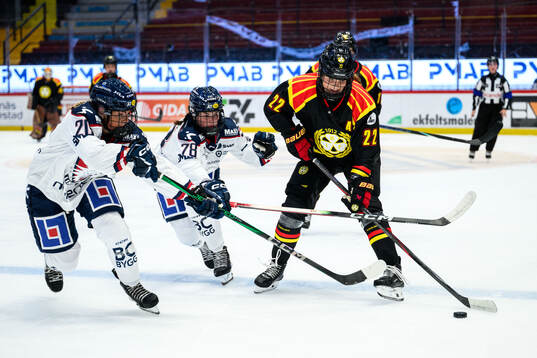 Linköpings Lova Blom och Hana Haasová mot Brynäs Hanna