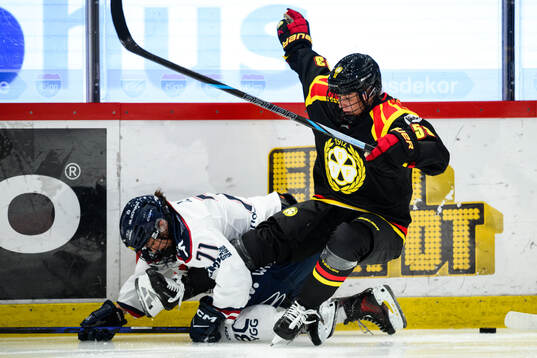 Linköpings Madeleine Leidt och Brynäs Wilma Germundsson
